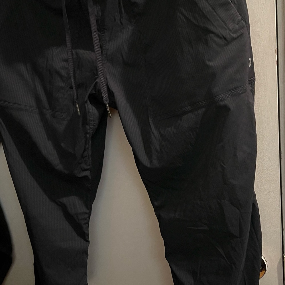 Lululemon pants never wear  without tag in great condition no holes!!!!!